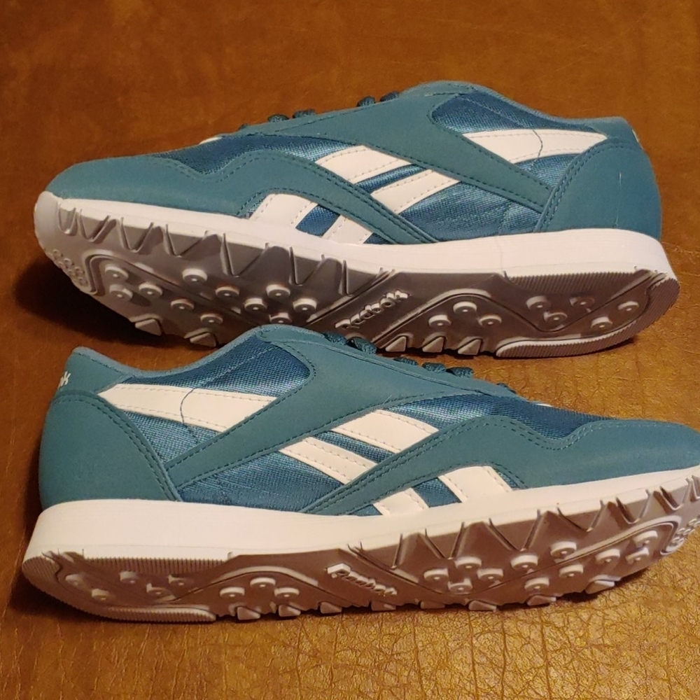NIB Reebok Classic shoes - Picture 3 of 4